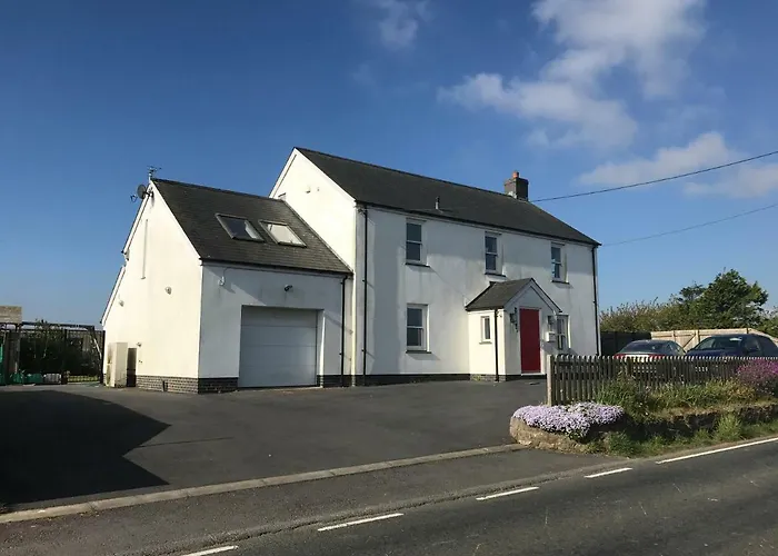 Beautiful Modern House In The Heart Of Gower