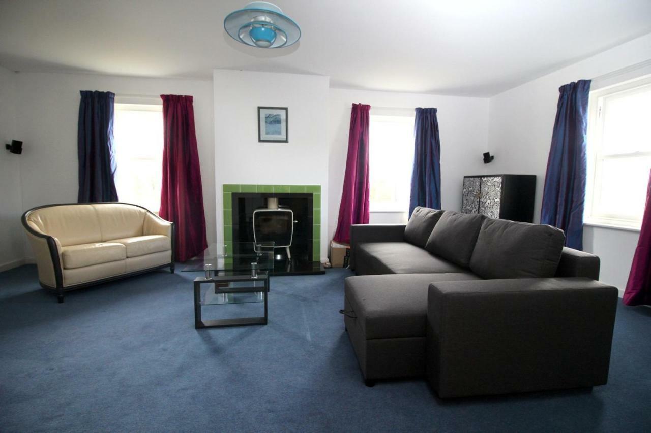 Beautiful Modern House In The Heart Of Gower *