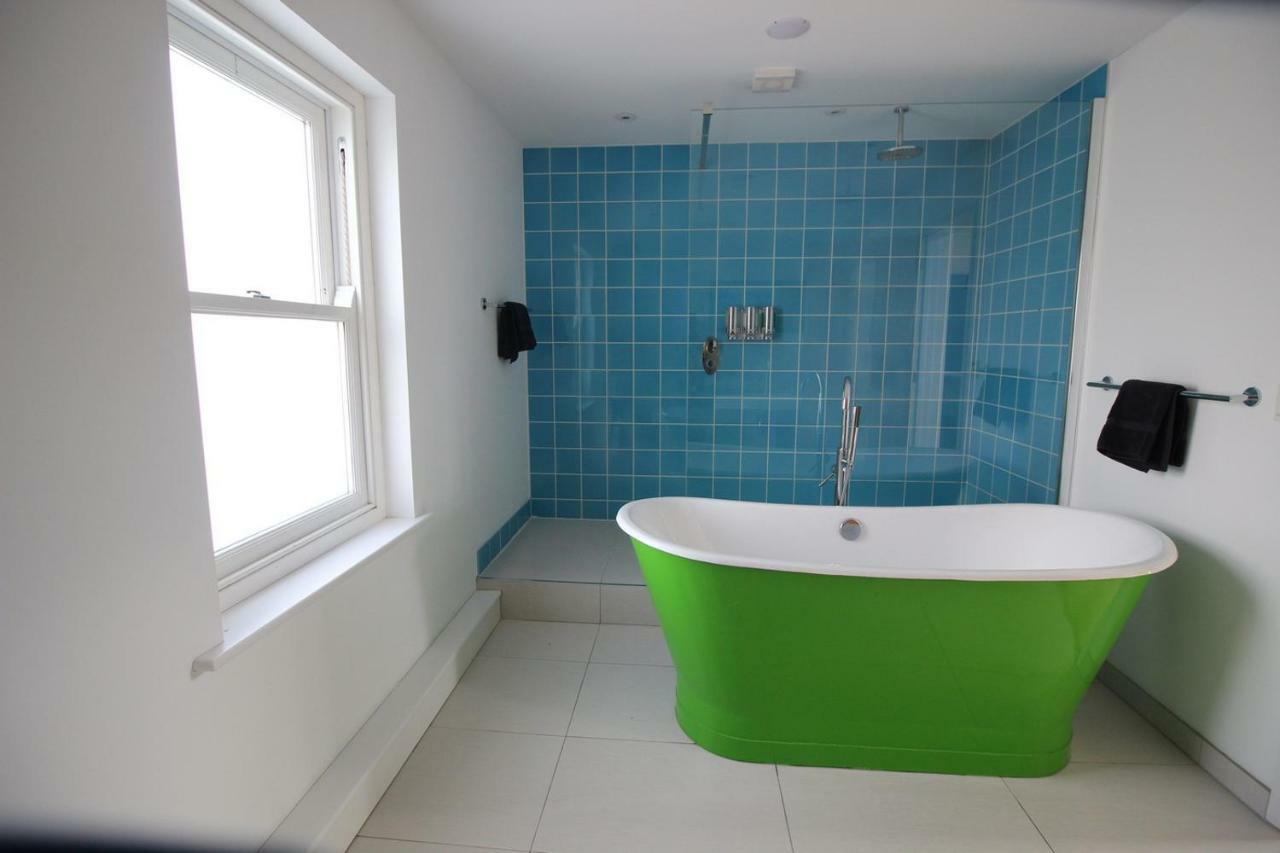 Beautiful Modern House In The Heart Of Gower Holiday home