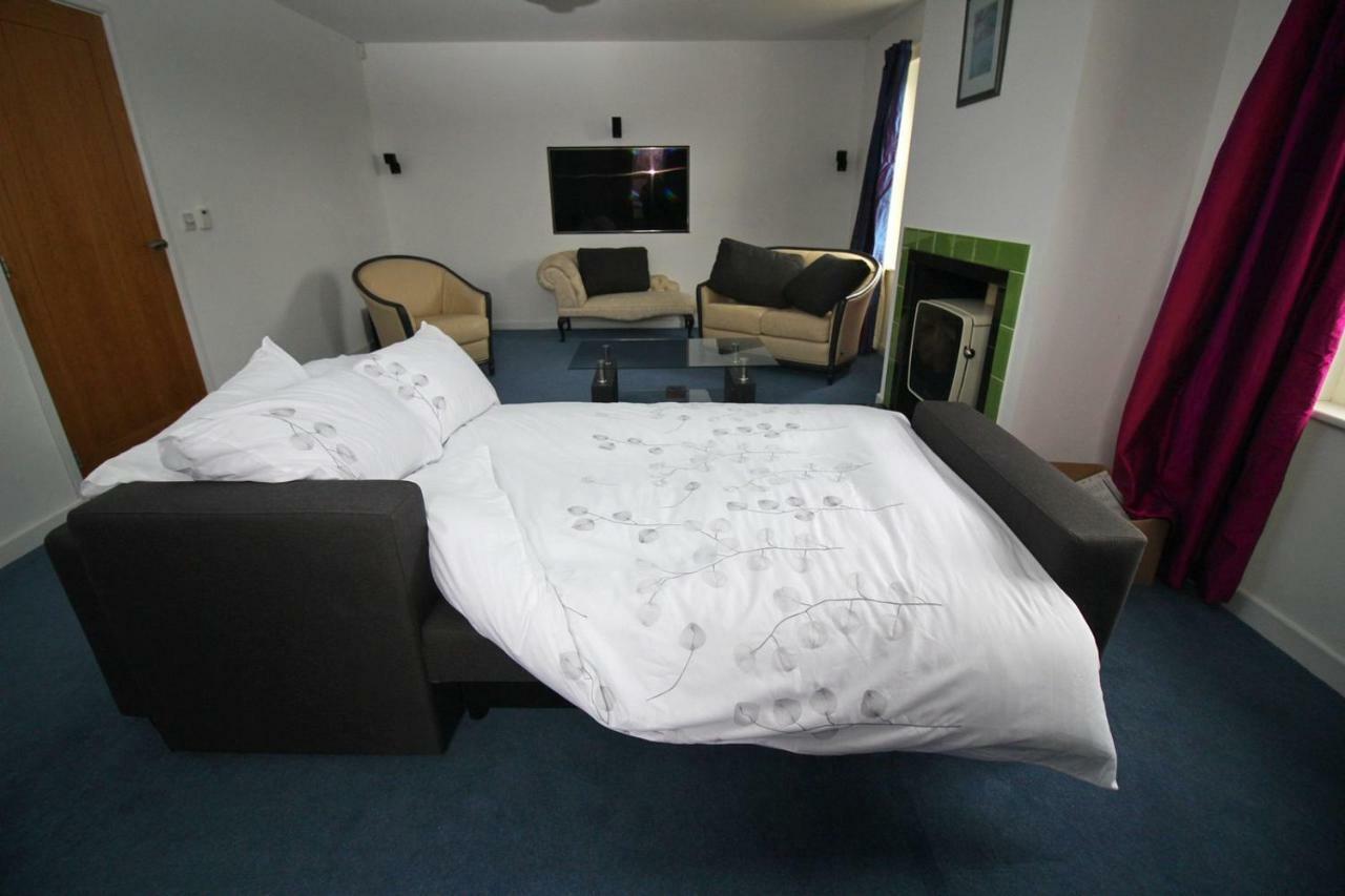 Beautiful Modern House In The Heart Of Gower Holiday home *
