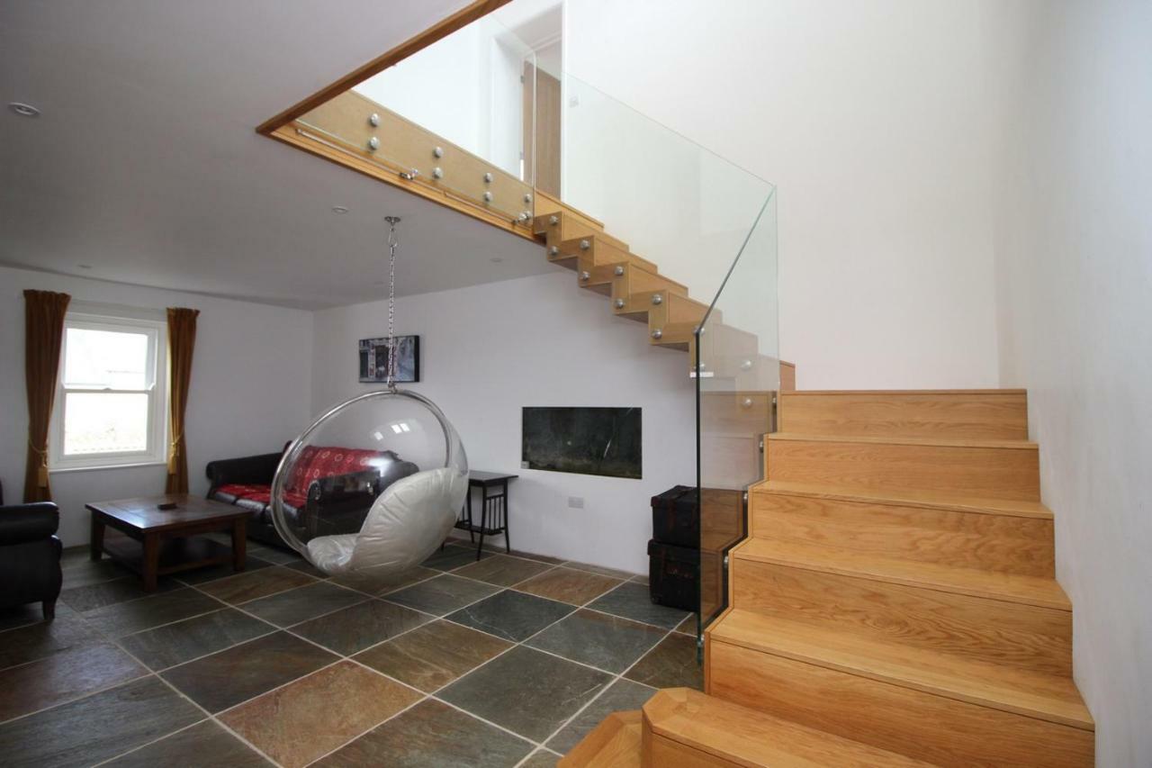 Beautiful Modern House In The Heart Of Gower *